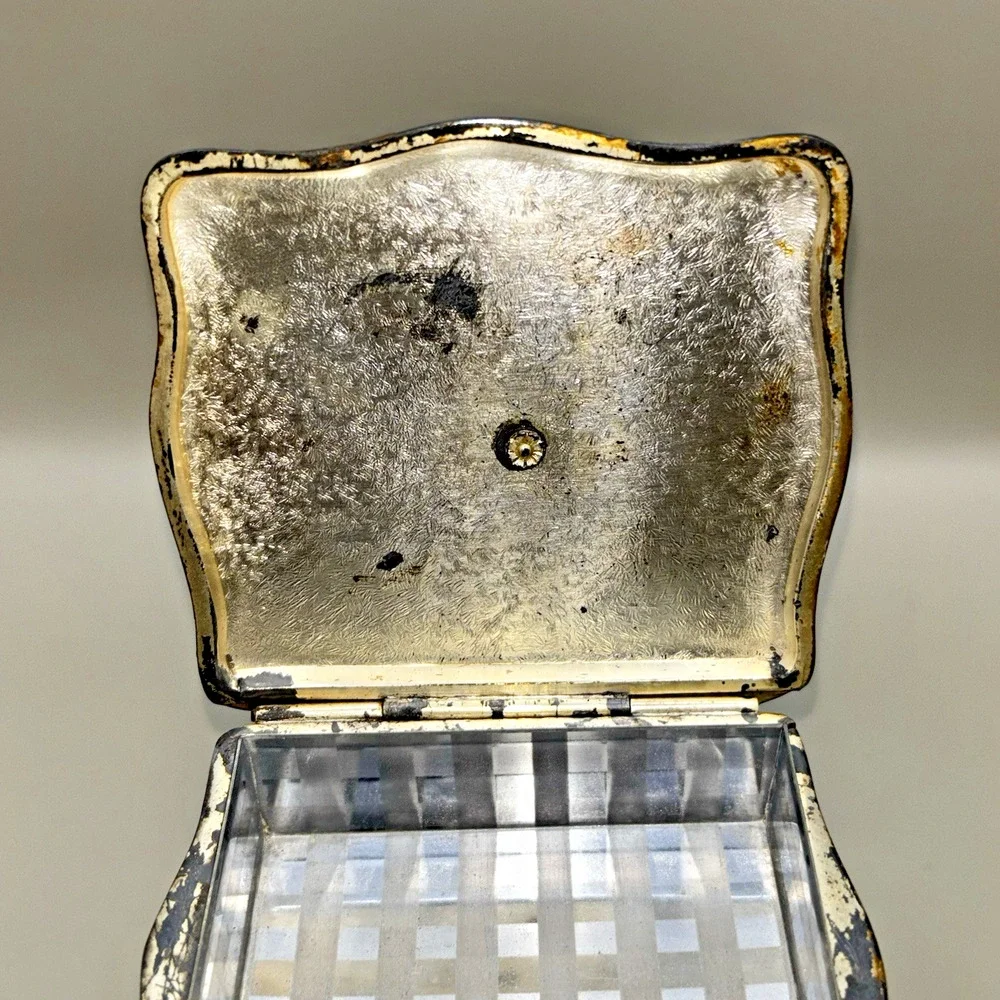 UNUSUAL W. B MFG VINTAGE SILVERPLATE LIDDED CIGARETTE BOX SHAPED AS FRENCH TABLE